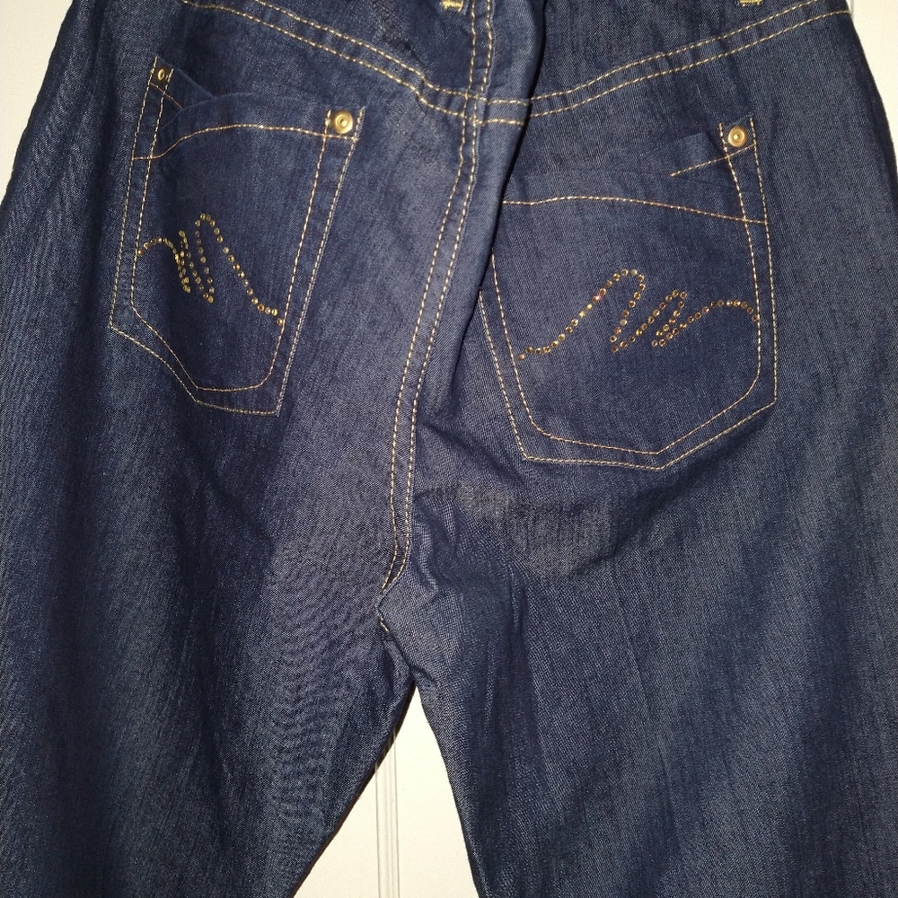 Latina blue jeans